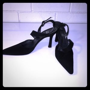 Stuart weitzman pointed dress heel- narrow!